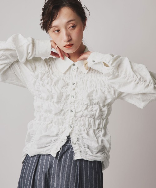 W:Huku（フーク）の「コットン ガーゼ シャーリング シャツ ブラウス / Cotton Gauze Shirring Shirt Blouse（シャツ/ブラウス・レディース・ブラウン/ダークネイビー/アイボリー/ホワイト・FREE）」の5枚目の写真