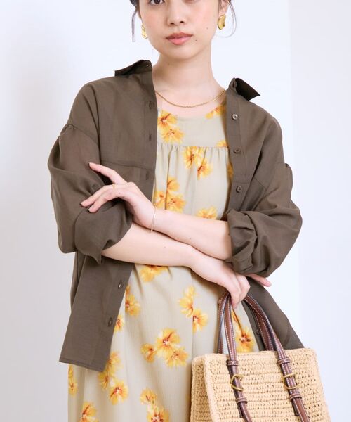 COHINA（コヒナ）の「シームデザインシアーシャツ 【低身長・小柄女性】（シャツ/ブラウス・レディース・レッド/ブラウン/オフホワイト/ブルー系その他・ONE SIZE）」の2枚目の写真