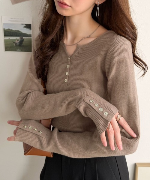 classicalelf(クラシカルエルフ)の「華奢&スタイルアップが叶う!袖ボタンスキッパーヘンリーリブニット(長袖)(ニット/セーター・レディース・ブラック/チャコール/モカ/ネイビー/アイボリー・LARGE/MEDIUM/SMALL/X-LARGE)」の17枚目の写真