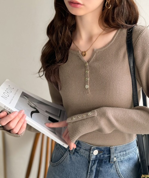 classicalelf(クラシカルエルフ)の「華奢&スタイルアップが叶う!袖ボタンスキッパーヘンリーリブニット(長袖)(ニット/セーター・レディース・ブラック/チャコール/モカ/ネイビー/アイボリー・LARGE/MEDIUM/SMALL/X-LARGE)」の21枚目の写真