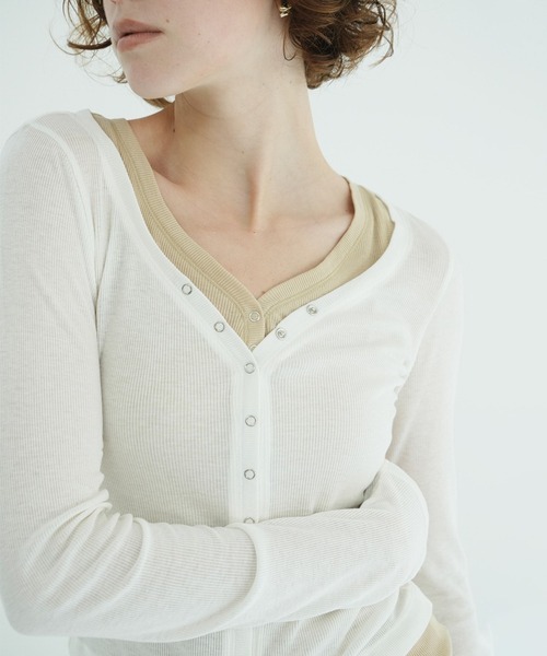 CLANE(クラネ)の「CURVED NECK LAYERED SET TOPS(Tシャツ/カットソー・レディース・ホワイト/ピンク/ブラック・2/1)」の1枚目の写真