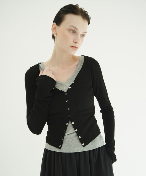 CLANE(クラネ)の「CURVED NECK LAYERED SET TOPS(Tシャツ/カットソー・レディース・ホワイト/ピンク/ブラック・2/1)」の2枚目の写真