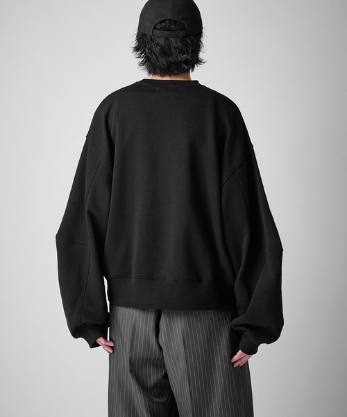 Lui's(ルイス)の「【Neucon】VOLUME SLEEVE SHORT SWEAT / ボリュームスリーブショートスウェットプルオーバー / セットアップ対応(スウェット・メンズ・ブラック/チャコールグレー/杢グレー・2/1)」の10枚目の写真