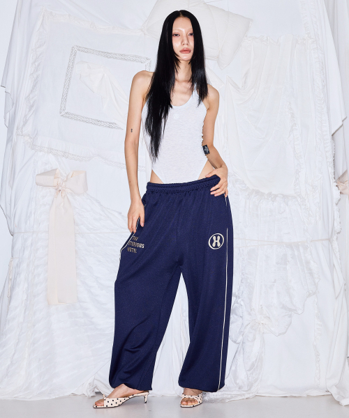 THE MYSTERIOUS HOTEL（ザミステリアスホテル）の「H TRACK JERSEY WIDE PT [NAVY]（スウェットパンツ・レディース・その他・FREE）」の2枚目の写真