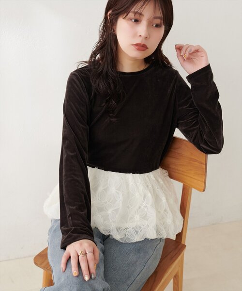 natural couture(ナチュラルクチュール)の「シアーベロア立体チュールペプラムTOPS(Tシャツ/カットソー・レディース・ブラウン/ブラック/グレイッシュベージュ/オフホワイト/チャコールグレー・FREE)」の4枚目の写真