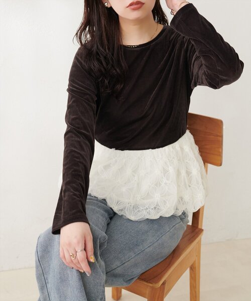 natural couture(ナチュラルクチュール)の「シアーベロア立体チュールペプラムTOPS(Tシャツ/カットソー・レディース・ブラウン/ブラック/グレイッシュベージュ/オフホワイト/チャコールグレー・FREE)」の9枚目の写真