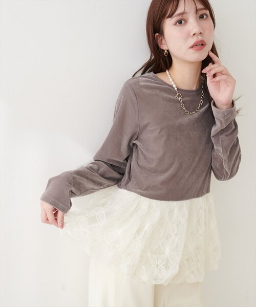 natural couture(ナチュラルクチュール)の「シアーベロア立体チュールペプラムTOPS(Tシャツ/カットソー・レディース・ブラウン/ブラック/グレイッシュベージュ/オフホワイト/チャコールグレー・FREE)」の14枚目の写真