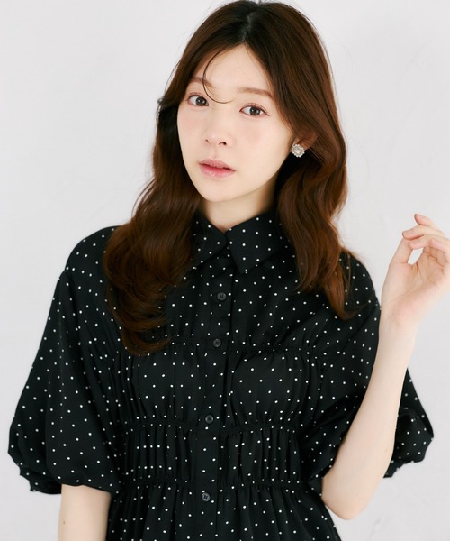 tocco closet(トッコ クローゼット)の「ドット柄シャーリングパフスリーブブラウス(シャツ/ブラウス・レディース・ブラック・M)」の11枚目の写真