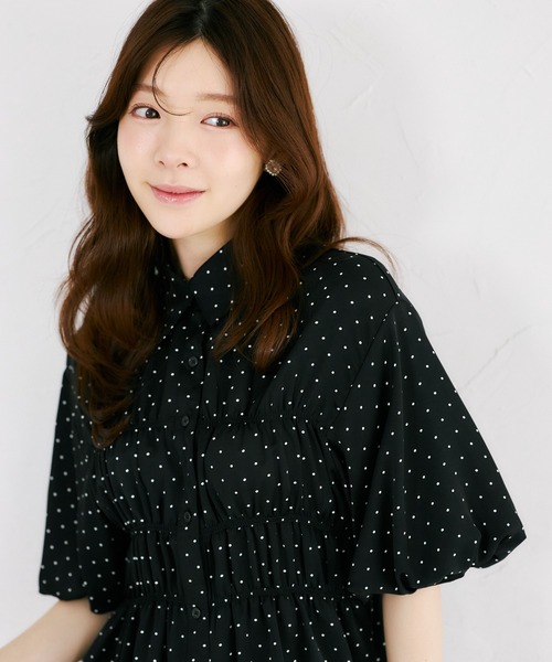 tocco closet(トッコ クローゼット)の「ドット柄シャーリングパフスリーブブラウス(シャツ/ブラウス・レディース・ブラック・M)」の12枚目の写真