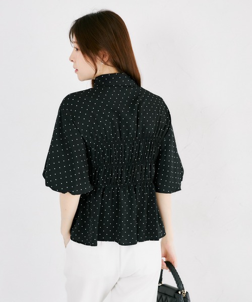 tocco closet(トッコ クローゼット)の「ドット柄シャーリングパフスリーブブラウス(シャツ/ブラウス・レディース・ブラック・M)」の14枚目の写真
