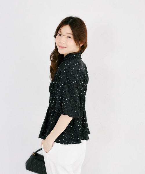tocco closet(トッコ クローゼット)の「ドット柄シャーリングパフスリーブブラウス(シャツ/ブラウス・レディース・ブラック・M)」の13枚目の写真