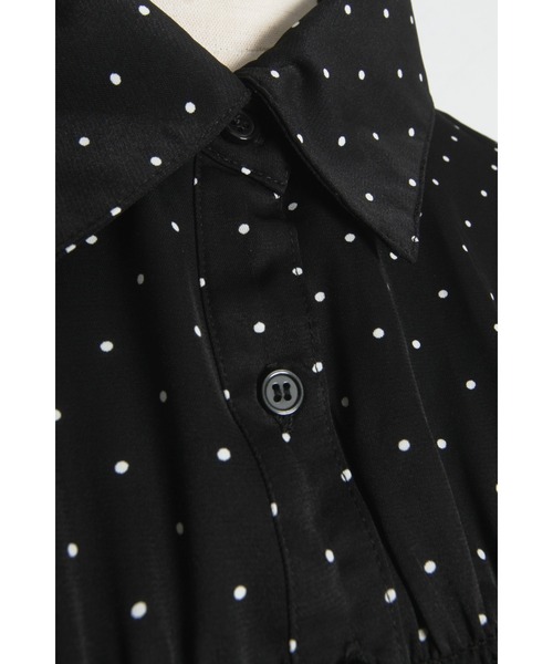 tocco closet(トッコ クローゼット)の「ドット柄シャーリングパフスリーブブラウス(シャツ/ブラウス・レディース・ブラック・M)」の4枚目の写真