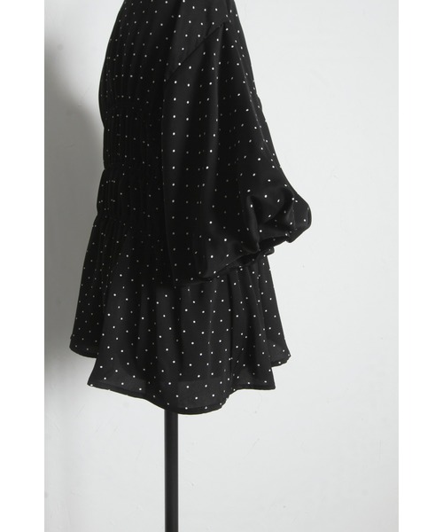 tocco closet(トッコ クローゼット)の「ドット柄シャーリングパフスリーブブラウス(シャツ/ブラウス・レディース・ブラック・M)」の5枚目の写真