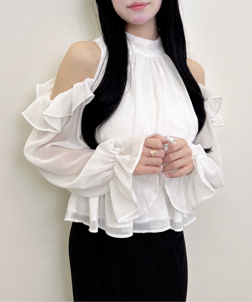 INGNI(イング)の「ベルト付きラインストーンシアー肩あきブラウス(シャツ/ブラウス・レディース・オフホワイト/ブラウン/ブラック・M)」の5枚目の写真