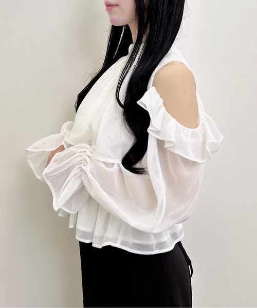 INGNI(イング)の「ベルト付きラインストーンシアー肩あきブラウス(シャツ/ブラウス・レディース・オフホワイト/ブラウン/ブラック・M)」の7枚目の写真
