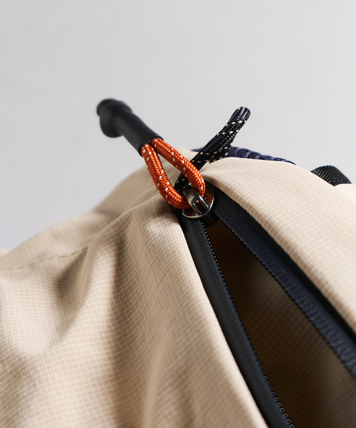 417 EDIFICE(フォーワンセブンエディフィス)の「BELLROY Lite Daypack(バックパック/リュック・メンズ・チャコールグレー/ブラック・FREE)」の6枚目の写真