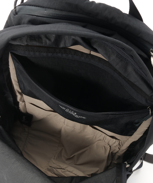 417 EDIFICE(フォーワンセブンエディフィス)の「BELLROY Lite Daypack(バックパック/リュック・メンズ・チャコールグレー/ブラック・FREE)」の17枚目の写真