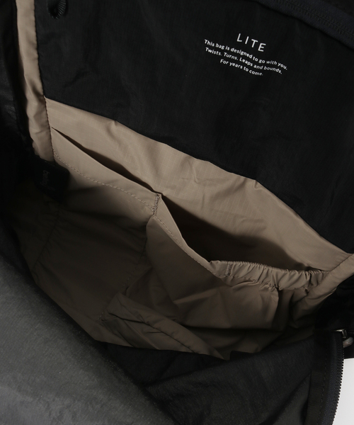 417 EDIFICE(フォーワンセブンエディフィス)の「BELLROY Lite Daypack(バックパック/リュック・メンズ・チャコールグレー/ブラック・FREE)」の18枚目の写真