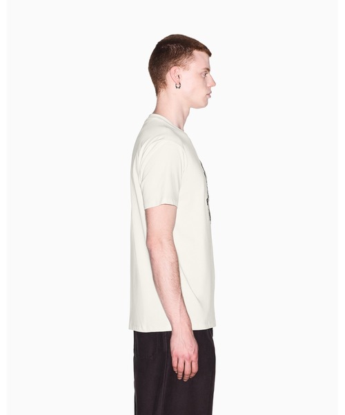 ARMANI EXCHANGE(アルマーニエクスチェンジ)の「【A|X アルマーニ エクスチェンジ】CO AXロゴ レギュラーフィット 半袖クルーネックTシャツ/REGULAR(Tシャツ/カットソー・メンズ・オフホワイト・XX-LARGE/X-SMALL/X-LARGE/SMALL/MEDIUM/LARGE)」の9枚目の写真