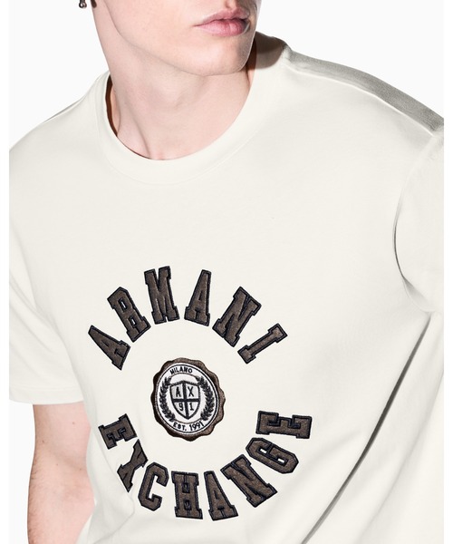 ARMANI EXCHANGE(アルマーニエクスチェンジ)の「【A|X アルマーニ エクスチェンジ】CO AXロゴ レギュラーフィット 半袖クルーネックTシャツ/REGULAR(Tシャツ/カットソー・メンズ・オフホワイト・XX-LARGE/X-SMALL/X-LARGE/SMALL/MEDIUM/LARGE)」の3枚目の写真