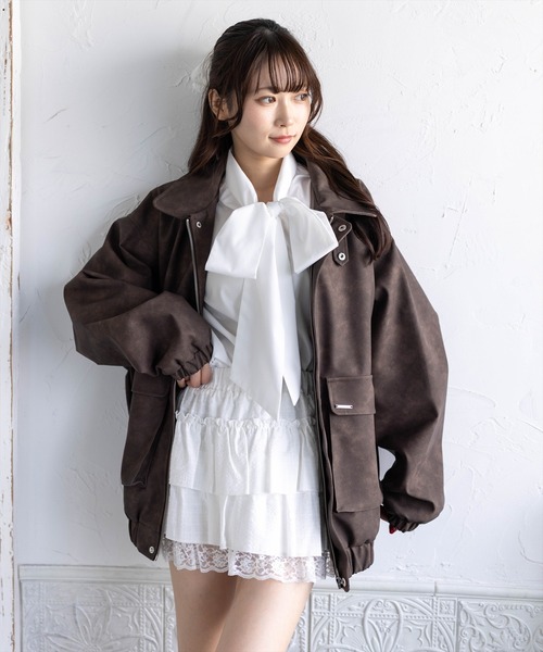 clear（クリア）の「ロゴプレート付きレザーロング丈ブルゾン［骨格ナチュラル／ストリート／モード］（ブルゾン・レディース・ブラウン/グレー/ブラック・F）」の3枚目の写真