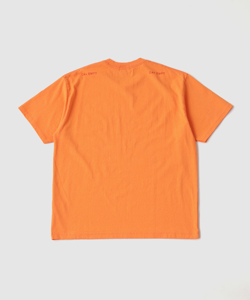 C.E(シーイー)の「C.E / シーイー CAVEMPT PORTRAY #5 T(Tシャツ/カットソー・メンズ・オレンジ・X-LARGE/LARGE/MEDIUM)」の2枚目の写真