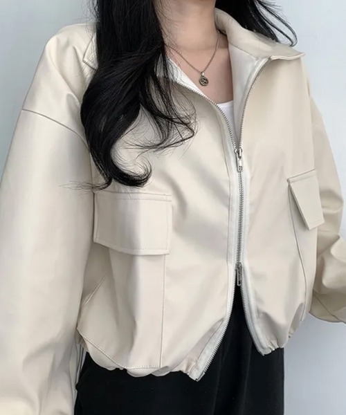 Emilie(エミリー)の「ダブルジップ フェイクレザーショートジャケット(ライダースジャケット・レディース・ブラック/クリーム・FREE)」の6枚目の写真