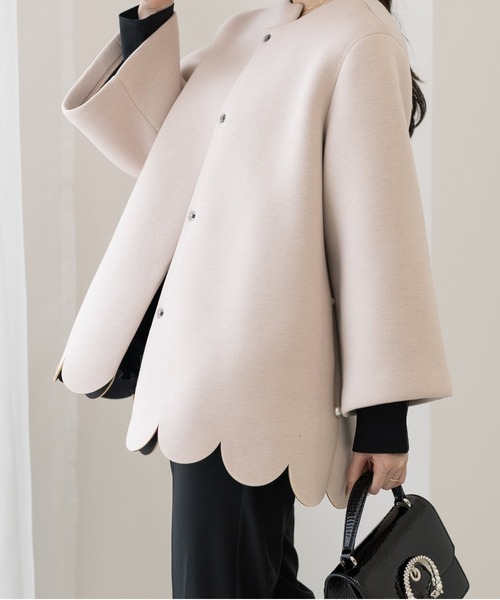 Neige（ネージュ）の「スカラップAラインジャケットコート（ノーカラーコート・レディース・ブラック/ピンクベージュ・ONE SIZE）」の3枚目の写真