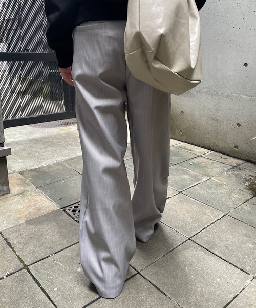 ROGER AND RAW(ロジャーアンドロウ)の「ダブルボタン ピンストライプワイドスラックスパンツ(スラックス・レディース・ブラック/グレー・FREE)」の11枚目の写真