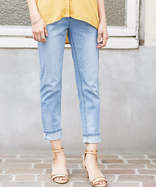 Pierrot（ピエロ）の「【美ゆるシルエット】テーパード デニム/レディース（デニムパンツ・レディース・ブルー/ネイビー/ライトブルー・S/M/L）」の2枚目の写真