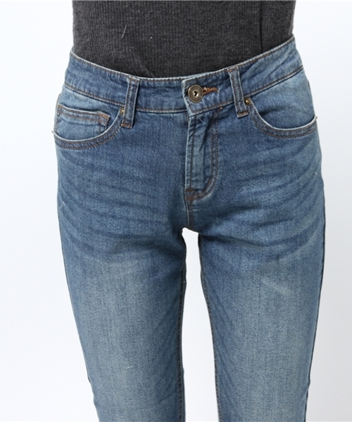 Pierrot（ピエロ）の「【美ゆるシルエット】テーパード デニム/レディース（デニムパンツ・レディース・ブルー/ネイビー/ライトブルー・S/M/L）」の7枚目の写真