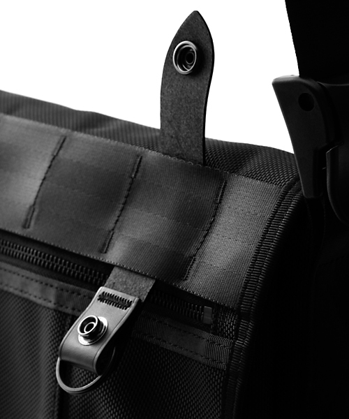 PORTER(ポーター)の「PORTER HEAT MESSENGER BAG LARGE <B印 YOSHIDA SELECT>(メッセンジャーバッグ・メンズ・ブラック・ONE SIZE)」の17枚目の写真