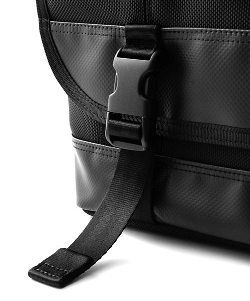 PORTER(ポーター)の「PORTER HEAT MESSENGER BAG LARGE <B印 YOSHIDA SELECT>(メッセンジャーバッグ・メンズ・ブラック・ONE SIZE)」の18枚目の写真