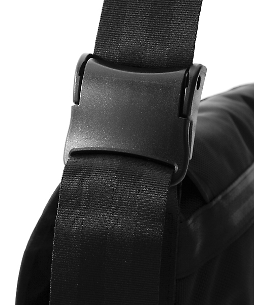 PORTER(ポーター)の「PORTER HEAT MESSENGER BAG LARGE <B印 YOSHIDA SELECT>(メッセンジャーバッグ・メンズ・ブラック・ONE SIZE)」の20枚目の写真