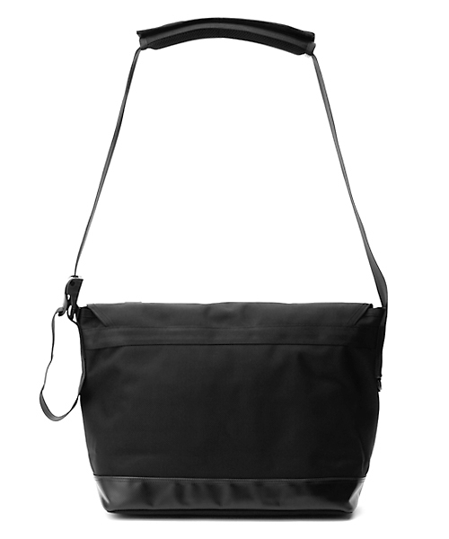 PORTER(ポーター)の「PORTER HEAT MESSENGER BAG LARGE <B印 YOSHIDA SELECT>(メッセンジャーバッグ・メンズ・ブラック・ONE SIZE)」の2枚目の写真