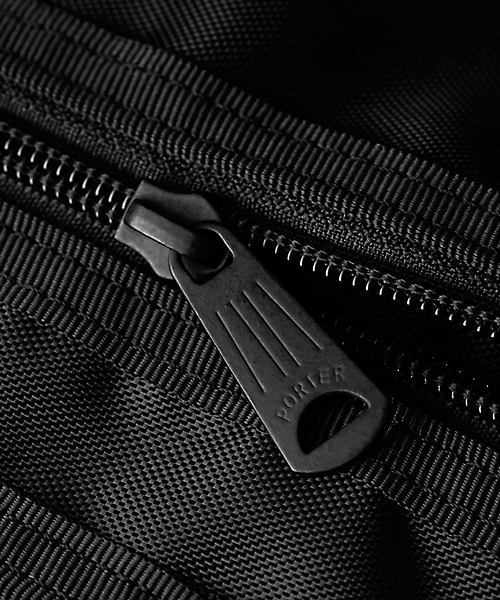 PORTER(ポーター)の「PORTER HEAT MESSENGER BAG LARGE <B印 YOSHIDA SELECT>(メッセンジャーバッグ・メンズ・ブラック・ONE SIZE)」の11枚目の写真
