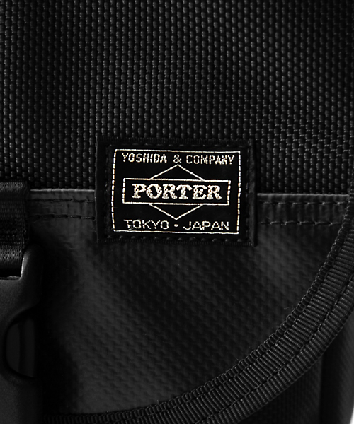 PORTER(ポーター)の「PORTER HEAT MESSENGER BAG LARGE <B印 YOSHIDA SELECT>(メッセンジャーバッグ・メンズ・ブラック・ONE SIZE)」の12枚目の写真