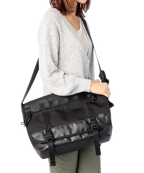 PORTER(ポーター)の「PORTER HEAT MESSENGER BAG LARGE <B印 YOSHIDA SELECT>(メッセンジャーバッグ・メンズ・ブラック・ONE SIZE)」の8枚目の写真