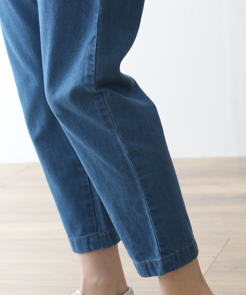 36Quatre-Neuf(カトルナフ)の「ウォッシュデニムパンツ(デニムパンツ・レディース・サックスブルー/ネイビー・36/38/40)」の8枚目の写真