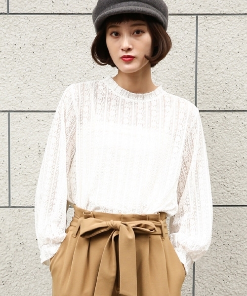 LOWRYS FARM（ローリーズファーム）の「ストライプレースハイネック　769227 （Tシャツ/カットソー・レディース・ブラック/カーキ/ピンク/オフホワイト・MEDIUM/LARGE）」の2枚目の写真