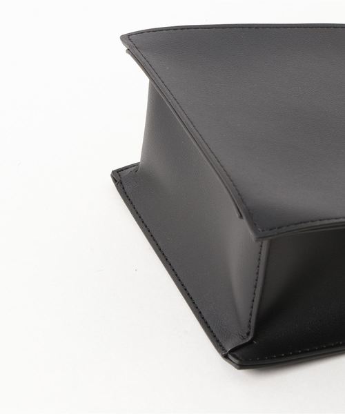 LIPSTAR（リップスター）の「フェイクレザーミニトートバック（ハンドバッグ・レディース・ブラック/ベージュ・M）」の13枚目の写真