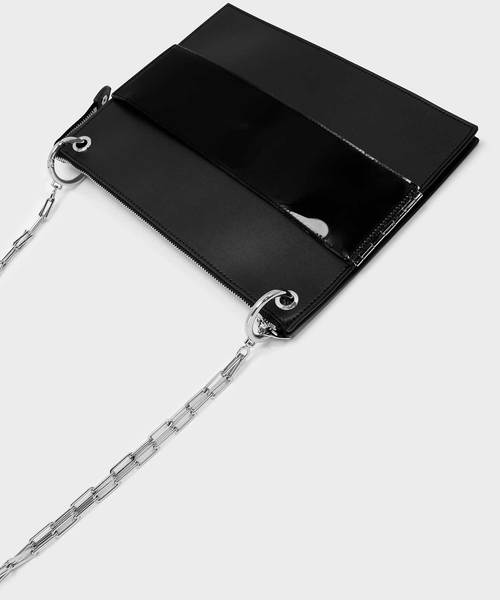 CHARLES & KEITH（チャールズ & キース）の「グロメット フラット クラッチ / GROMMET FLAT CLUTCH（クラッチバッグ・レディース・ブラック・S）」の3枚目の写真