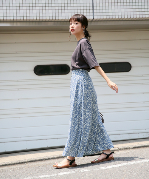 LOWRYS FARM（ローリーズファーム）の「ロゴワイドＴＥＥ　846516（Tシャツ/カットソー・レディース・チャコールグレー/ベージュ/オフホワイト/カーキ・FREE）」の6枚目の写真