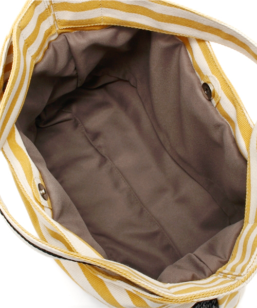 green label relaxing(グリーンレーベルリラクシング)の「GC ボーダースパンコールバッグ(トートバッグ・レディース・ネイビー/イエロー・フリー)」の9枚目の写真