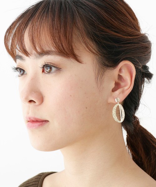 COCOSHNIK(ココシュニック)の「K10テクスチャープレート ダブルオーバル スタッドピアス(ピアス(両耳用)・レディース・ホワイト系その他7・00)」の6枚目の写真