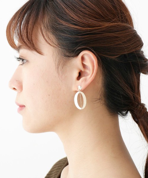 COCOSHNIK(ココシュニック)の「K10テクスチャープレート ダブルオーバル スタッドピアス(ピアス(両耳用)・レディース・ホワイト系その他7・00)」の7枚目の写真