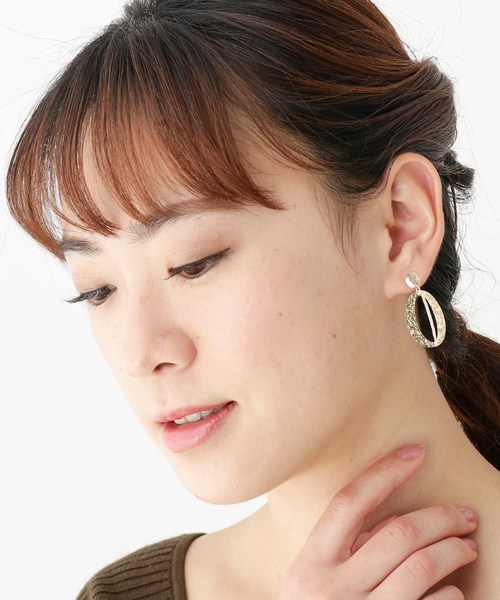 COCOSHNIK(ココシュニック)の「K10テクスチャープレート ダブルオーバル スタッドピアス(ピアス(両耳用)・レディース・ホワイト系その他7・00)」の8枚目の写真