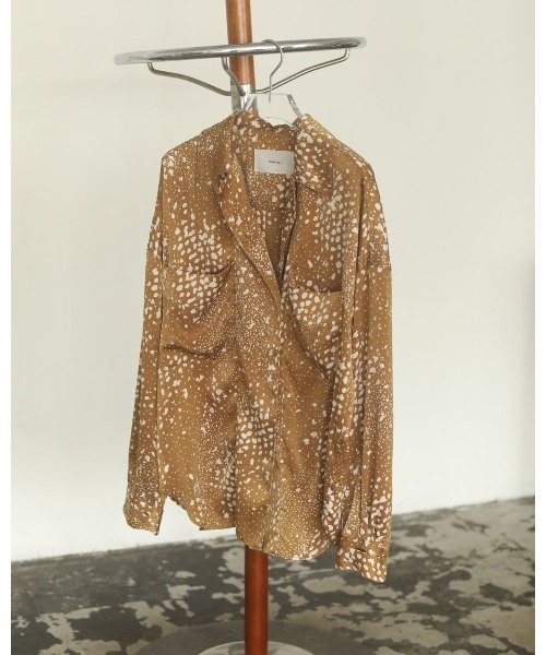 TODAYFUL（トゥデイフル）の「サテンドットシャツ（シャツ/ブラウス・レディース・ネイビー/キャメル・FREE）」の6枚目の写真