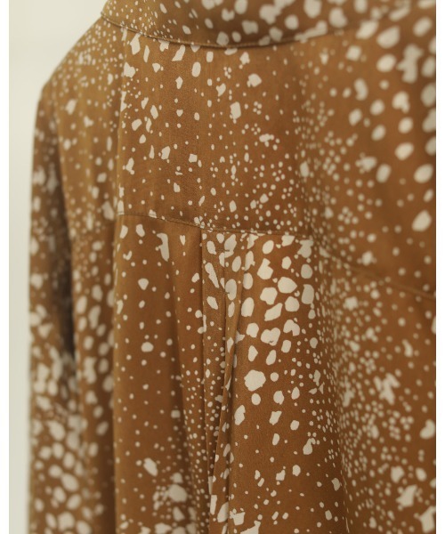 TODAYFUL（トゥデイフル）の「サテンドットシャツ（シャツ/ブラウス・レディース・ネイビー/キャメル・FREE）」の11枚目の写真