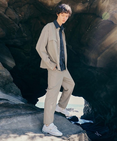 EMMA CLOTHES（エマクローズ）の「【セットアップ】ブライトポプリン レギュラーカラーシャツジャケット L/S オーバーサイズ CPOシャツJKT＆ワイドアンクルシェフパンツ ワンマイルウェア（セットアップ・メンズ・ブラック/ベージュ/ブラウン/ベージュ系その他/グリーン系その他/グレイッシュベージュ/キナリ/ライラック/グレイッシュブルー・S/M/L）」の12枚目の写真